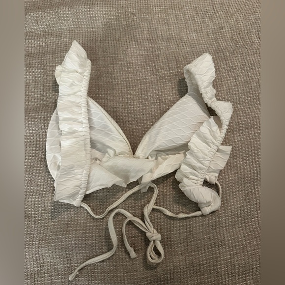 Textured Ruffle Triangle Bikini Swimsuit - Picture 8 of 9